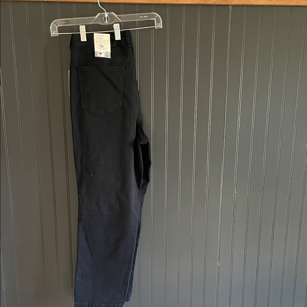 Black Women’s Pants - Curvy Capri Fit